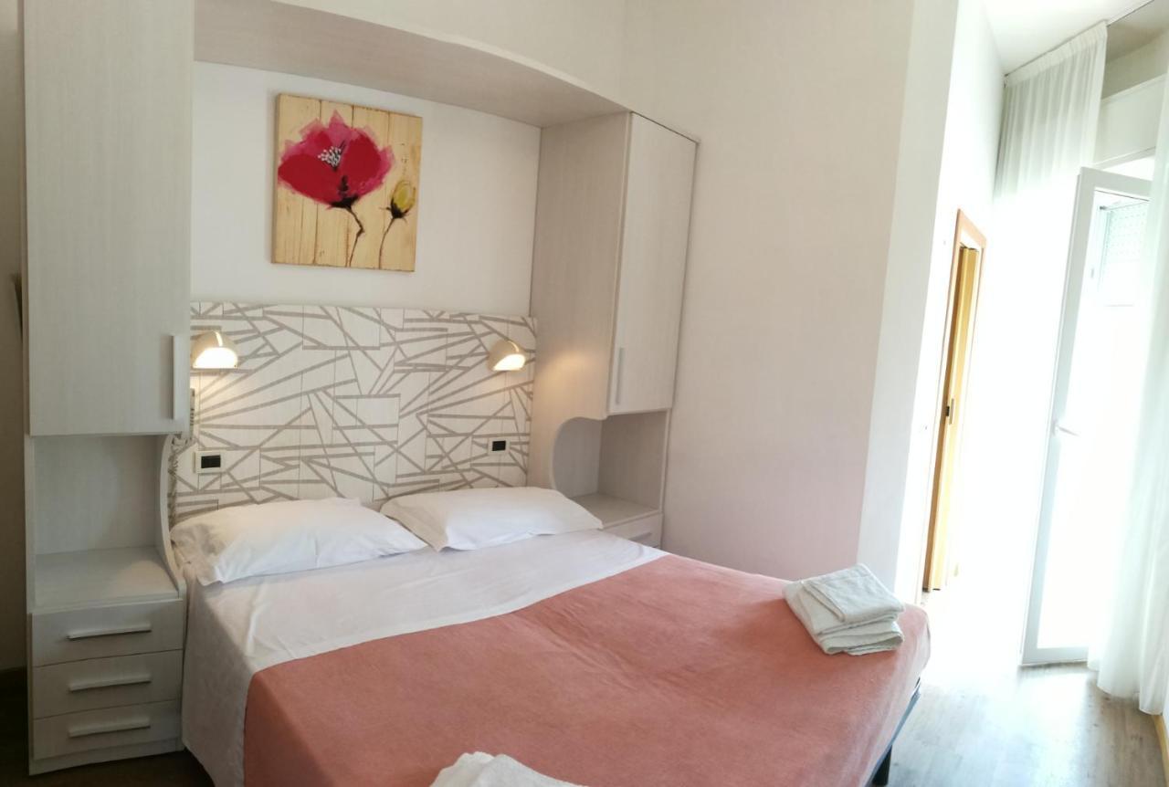Hotel Luana Римини Экстерьер фото