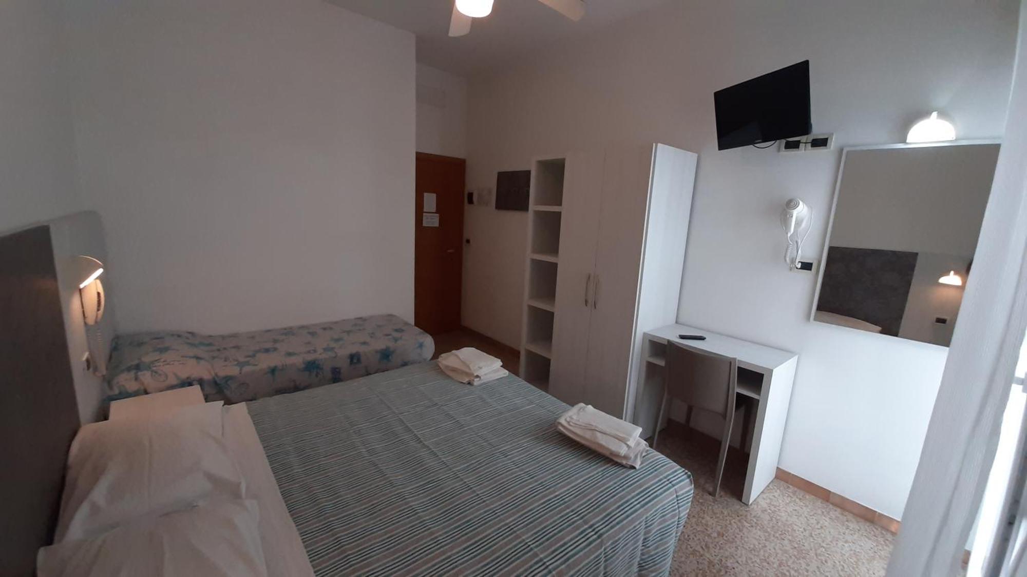 Hotel Luana Римини Экстерьер фото