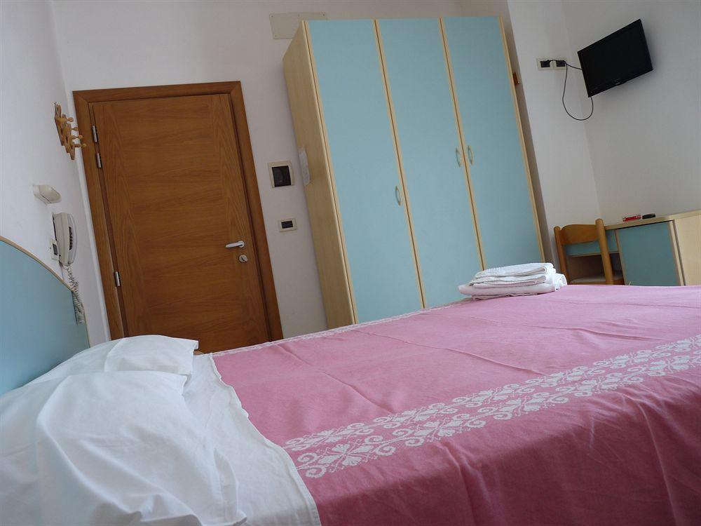 Hotel Luana Римини Экстерьер фото