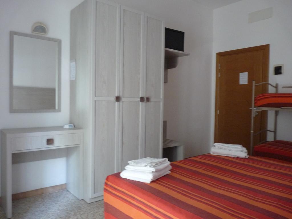 Hotel Luana Римини Экстерьер фото