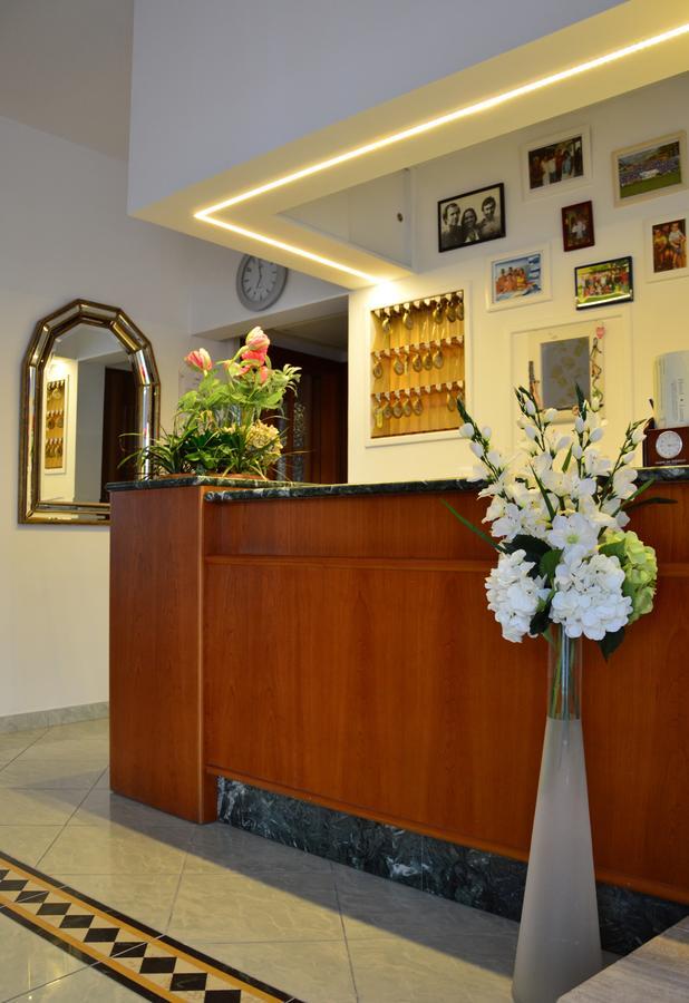 Hotel Luana Римини Экстерьер фото