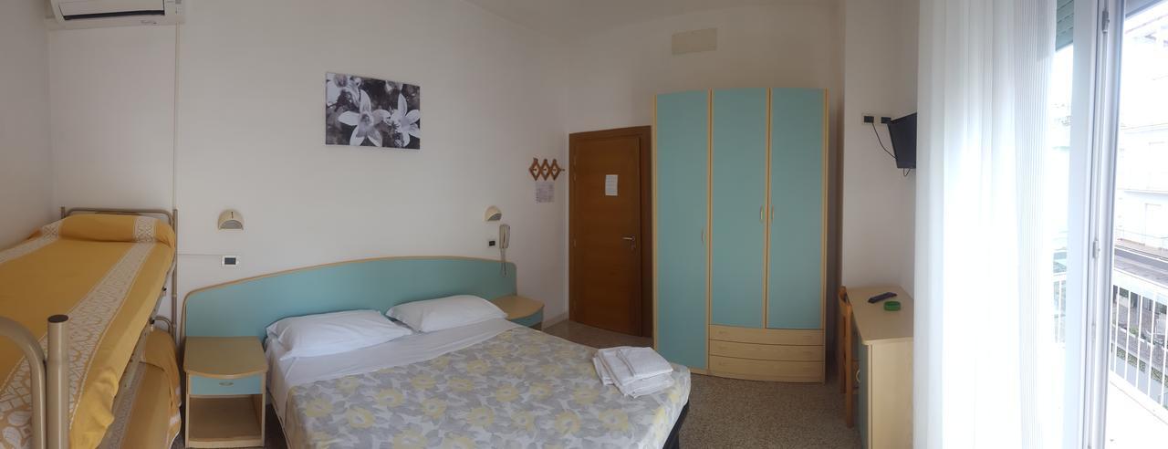 Hotel Luana Римини Экстерьер фото